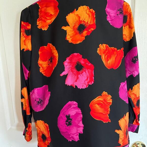 Dana Buchanan Size 2P long sleeved, button-down blouse. 100% silk - Picture 6 of 8